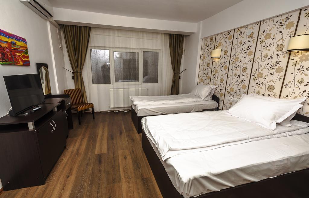 Sara'S Sons Hotel Băile Herculane Buitenkant foto